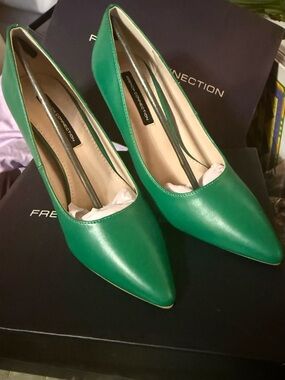 French Connection Sierra Pumps Kelly Green Stiletto Vegan Leather  New In Box